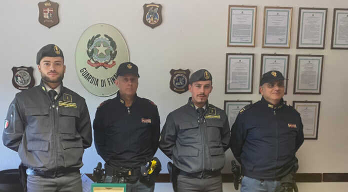 Sequestrati alla dogana 350 mila euro di orologi, in azione la Guardia di Finanza Sequestro orologi Guardia di Finanza Como