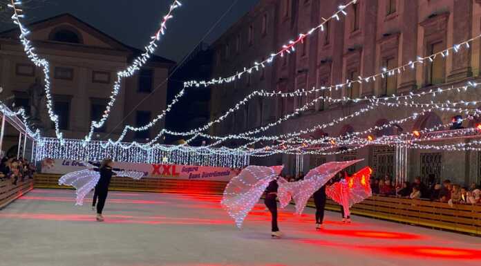 Natale, ecco i bandi per la pista del ghiaccio e l’area eventi sul lungolago inaugurazione_pista_ghiaccio_lecco_20221125