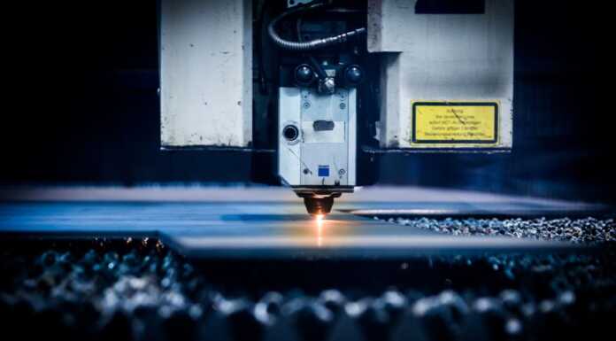 Metalmeccanico, in sei anni meno aziende ma più lavoratori nel settore