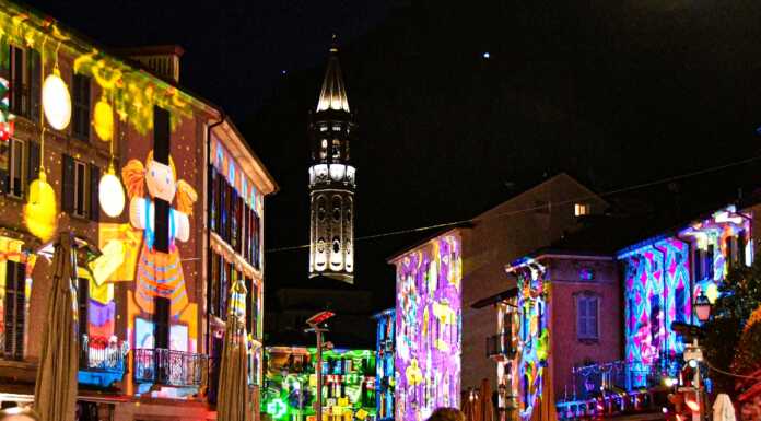 Luci su Lecco: lo ‘spettacolo’ del Natale in centro è iniziato