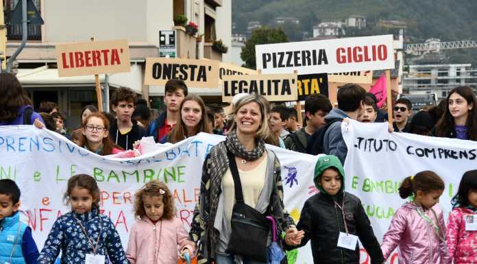 Da Fiore a Giglio, a Lecco 500 studenti in marcia per la legalità