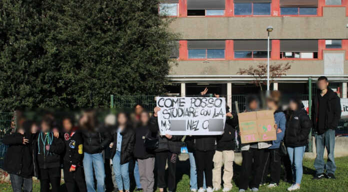 Gruppo di studenti sciopera al Medardo: “Bagni fuori uso e altre carenze”