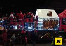 Mandello sfida la pioggia: stasera la Sfilata dei Carri di Natale si fa Sfilata dei Carri Mandello 2022