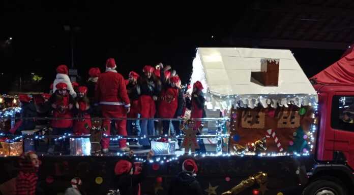 Sfilata dei carri, Christmas Party, fiaccolata…così Mandello aspetta il Natale Sfilata dei Carri Mandello 2022