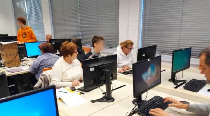 Monticello. Lezioni di informatica ai pensionati, in cattedra i ragazzi del Greppi Lezioni informatica pensionati Istituto Greppi Monticello