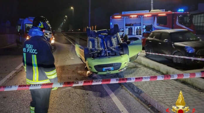 Auto ribaltata a Cremella, coinvolti sei giovani tra i 17 e i 18 anni Auto ribaltata a Cremella