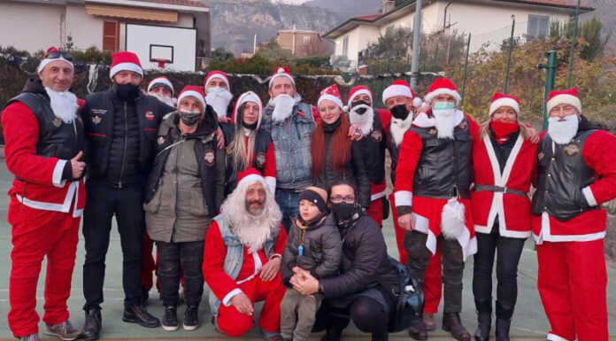 Vercurago. Babbo Natale arriva in moto con gli Innominati Bikers Babbo Natale moto Innominatibikers