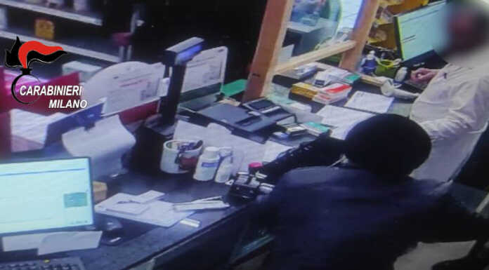 Rapina farmacia ma dimentica la ricetta sul bancone, arrestato Carabinieri Milano