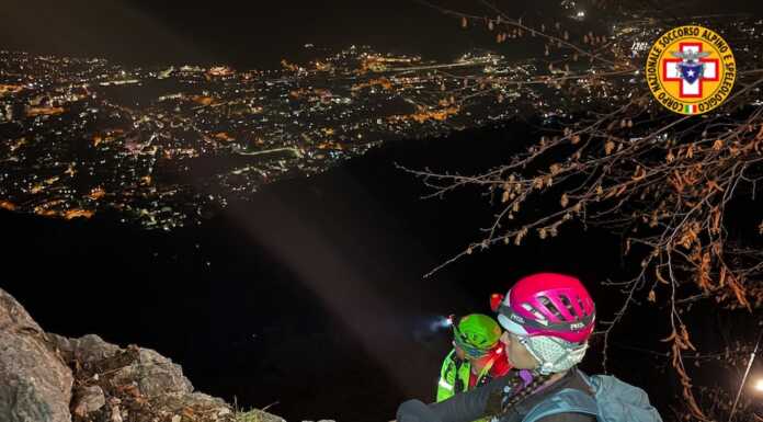In 300 sulla ferrata del Corno Rat illuminata dai tecnici del Soccorso alpino Cnsas Corno Rat