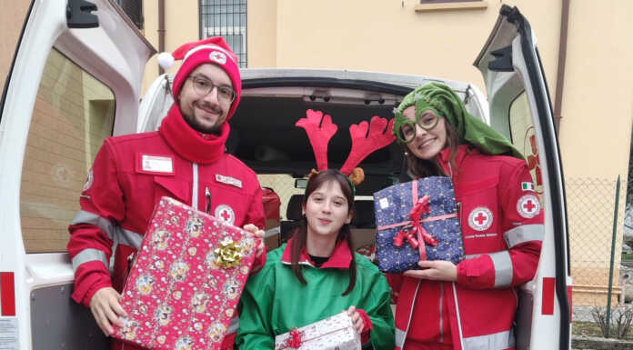 Natale solidale, la Croce Rossa consegna doni a oltre cento bambini