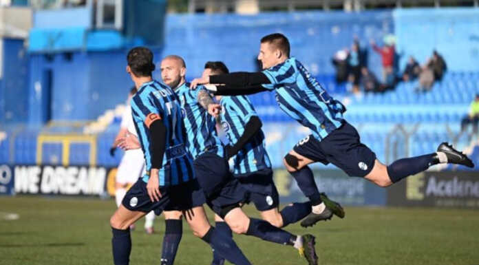 Il Lecco supera il Padova 2-1, Ilari e Giudici firmano le reti blucelesti Foto Calcio Lecco 1912