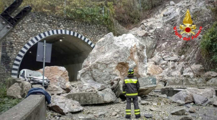 Frana sulla nuova Lecco Ballabio: massi piombano sulla strada frana lecco ballabio