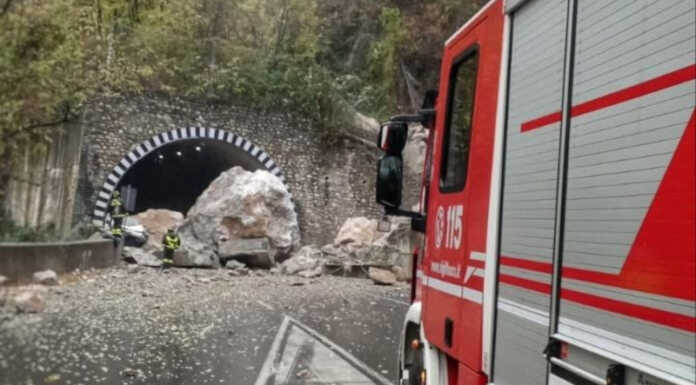 Frana, oggi il sopralluogo dei geologi. Tempi incerti per la riapertura frana lecco ballabio