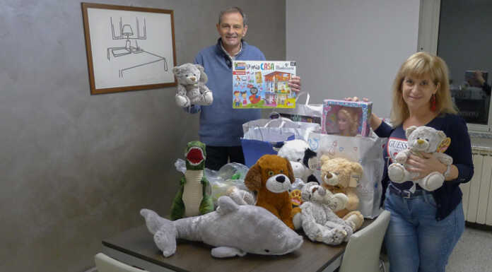 Basket. Il presidente Benzoni consegna i regali ad ABIO Lecco Lecco Basket Women ABIO Benzoni Romagnolo 20221221