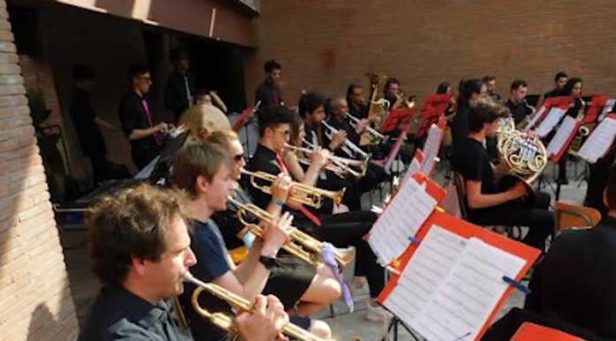 Merate: al Teatro Manzoni gli auguri in musica della banda