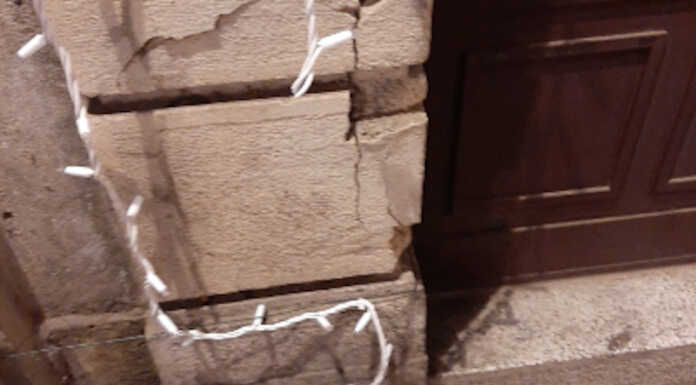 Merate, danneggiate le luminarie in via Manzoni luminarie danneggiate