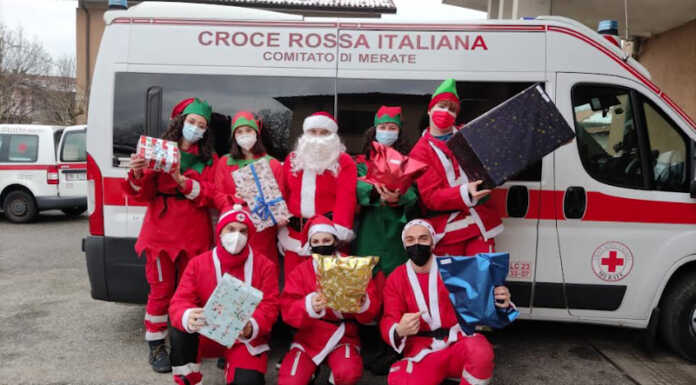 Un giocattolo in regalo ai bambini meno fortunati con la Croce Rossa di Merate