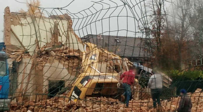 Osnago. Si ribalta con l’escavatore: paura per un operaio