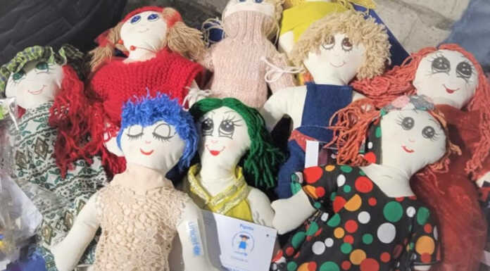 Una Pigotta all’ultimo nato 2022 e al primo 2023 quali ambasciatori di pace Pigotta Unicef