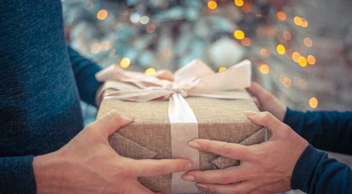 Il Gruppo Giovani di Confcommercio Lecco in campo con il progetto “Gift” Regalo Natale pixabay