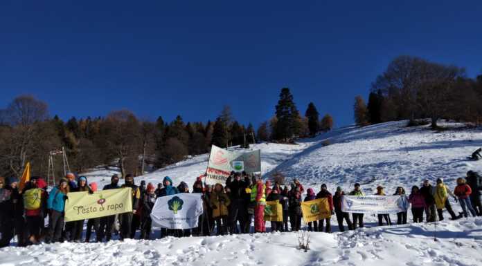 In 300 sul Monte San Primo per dire no agli impianti sciistici