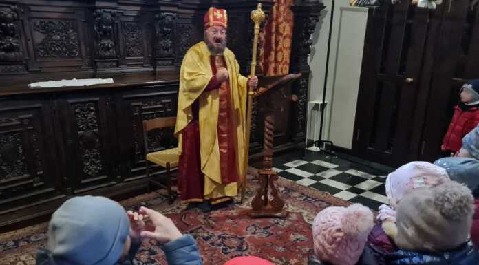 Lecco celebra San Nicolò: mele ai bimbi della città e oggi la messa solenne San_Nicolò_scuole_infanzia_basilica_20221205