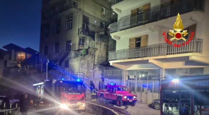 Premana. Incendio in un’abitazione, Vigili del Fuoco al lavoro Vigili del Fuoco incendio premana
