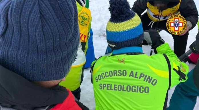 Dervio. Gli alunni della scuola primaria a lezione sulla neve col Soccorso Alpino alunni dervio e soccorso