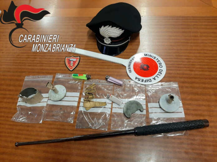 Brughierio bomba carta Carabinieri Monza