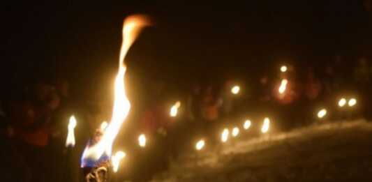 Natale 2025. Fiaccolate dell’antivigilia, le montagne lecchesi tornano a brillare fiaccolata_fiaccolate_antivigilia