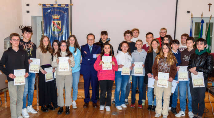 Valmadrera premia i suoi talenti migliori, consegnate le borse di studio foto gruppo borse di studio valmadrera 2022