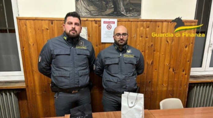 Sequestro beni di lusso alla frontiera, in azione la Guardia di Finanza Sequestro Guardia di Finanza Como