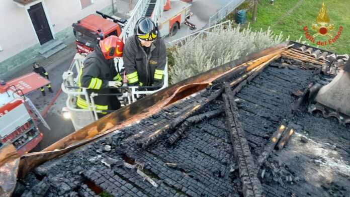 incendio tetto a colico