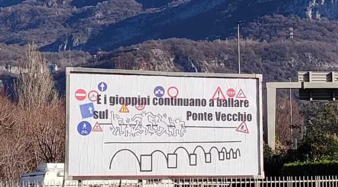 Sul Ponte Vecchio come ‘gioppini’. La protesta si fa manifesto
