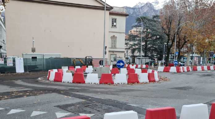 Ecco la nuova rotonda sul viale Costituzione, già in funzione