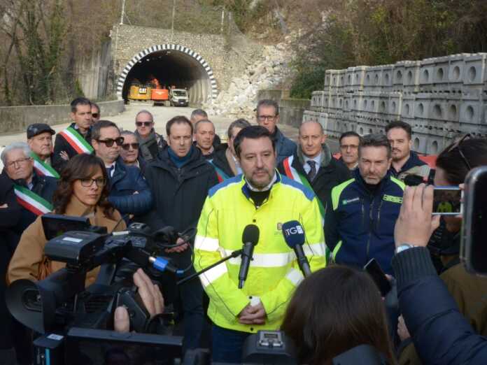 Il Ministro Matteo Salvini durante il sopralluogo dello scorso 23 dicembre