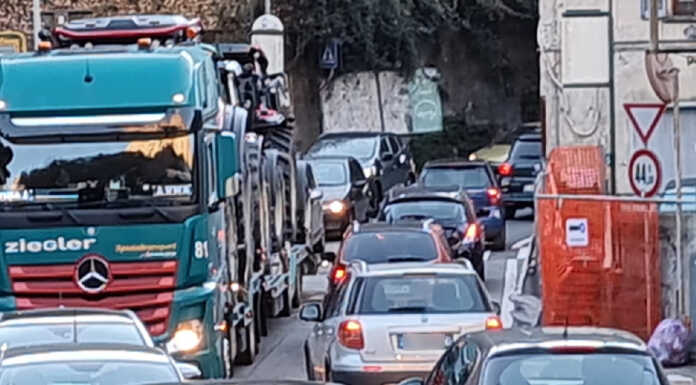 Lecco-Ballabio, possibile chiusura della strada anche mercoledì traffico lecco ballabio dopo frana (5)