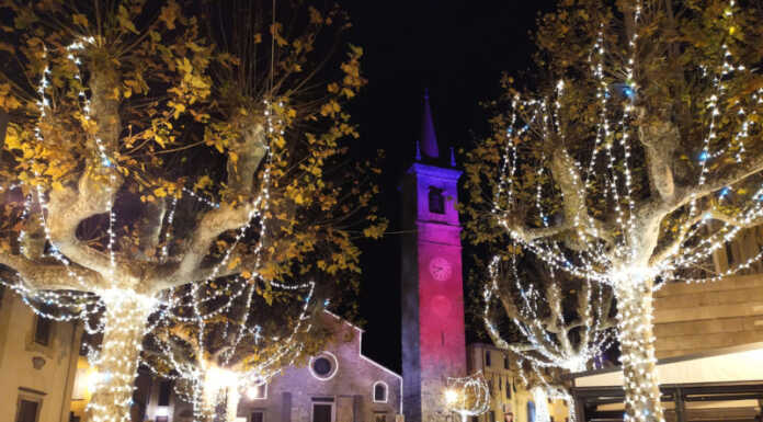 Varenna, tagliati i fili delle luci di Natale. Il sindaco: “Gesto spregevole” Luci di Natale Varenna