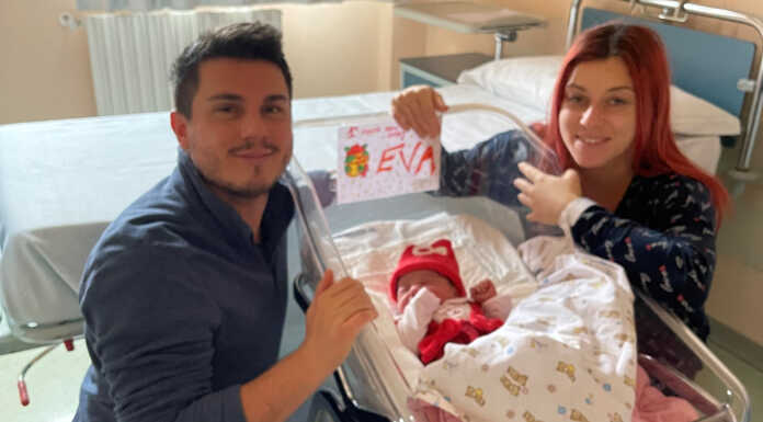 Eva e Diana sono le prime nate del 2023 all’ospedale Mandic di Merate La piccola Eva Novi, prima nata al Mandic nel 2023, con mamma e papà
