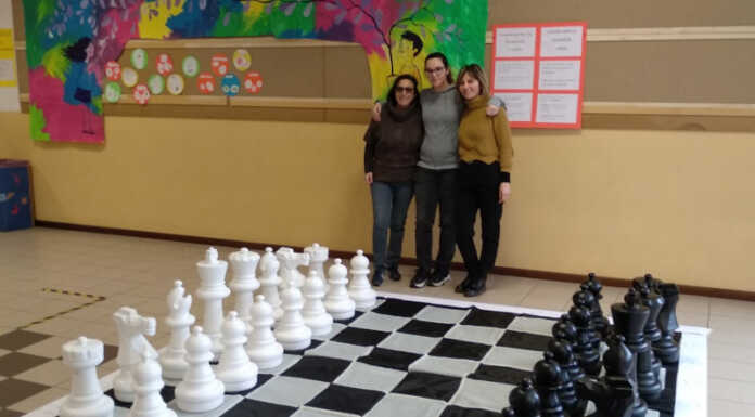 Lezioni di scacchi sui banchi di scuola della Nazario Sauro di Germanedo Scuola Nazario Sauro Germanedo corso scacchi 2023