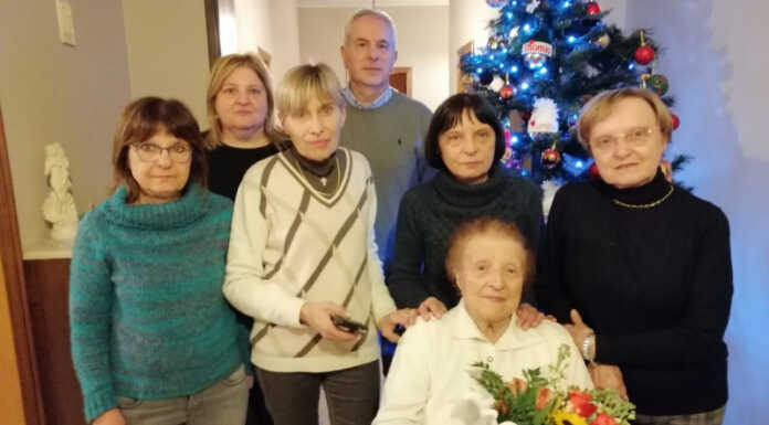 Calolzio. Il 2023 inizia con la festa per due compleanni centenari La signora Margherita Zanni con la sua famiglia e l'assessore Balossi