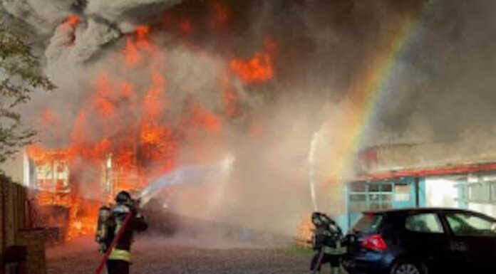 Lissone: incendio in un’autofficina. In azione i Vigili del Fuoco