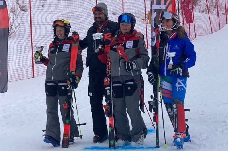 Prima da destra la sciatrice lecchese Sofia Parravicini