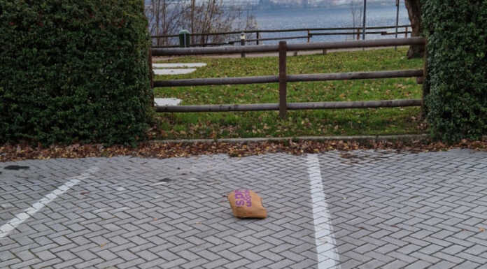 Pescate. Ancora multe per chi sporca, pizzicati alcuni giovani Rifiuti pescate parcheggio Torrette