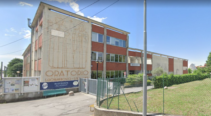 Merate: lanciata la raccolta fondi “Un ombrello per il terrazzo dell’oratorio”