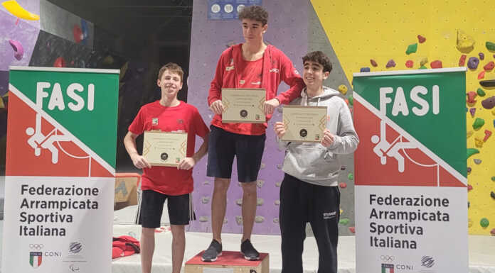 Arrampicata. Il Ragno Tommaso Trombacco campione regionale U18 nel Boulder Tommaso Trombacco sul gradino più alto del podio