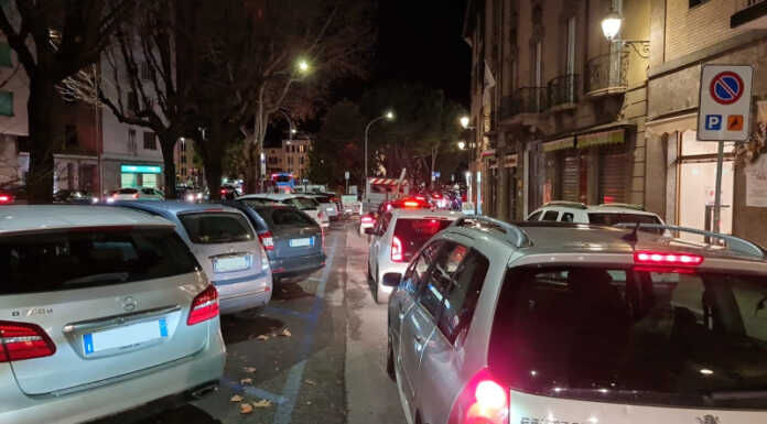 Doppio incidente sulla SS36 e traffico cittadino in tilt traffico centro lecco