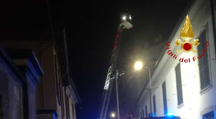 Como. Ladri in fuga sui tetti, uno cade. Ricoverato in gravi condizioni ladri in fuga tetti como