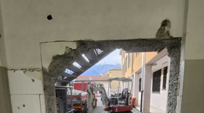 Dervio. Nuova aula magna nelle scuole medie: primi interventi di demolizione Interventi demolizione scuole medie Dervio