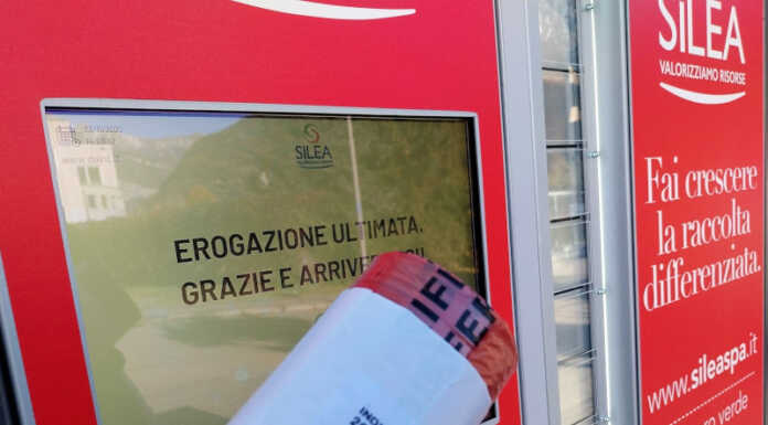 Silea. A Cassago e Airuno due nuovi distributori di sacchi rossi distributore sacco rosso